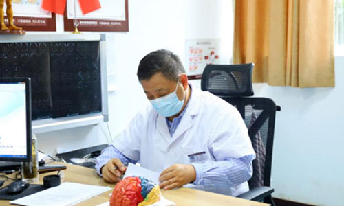 重庆癫痫医院_成年人患上癫痫采用什么方法治疗比较好?
